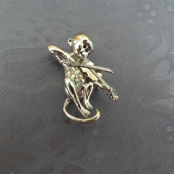 Silver Monkey playing Violin Brooch Pin with black & crystal rhinestone, fashion - Picture 2 of 8